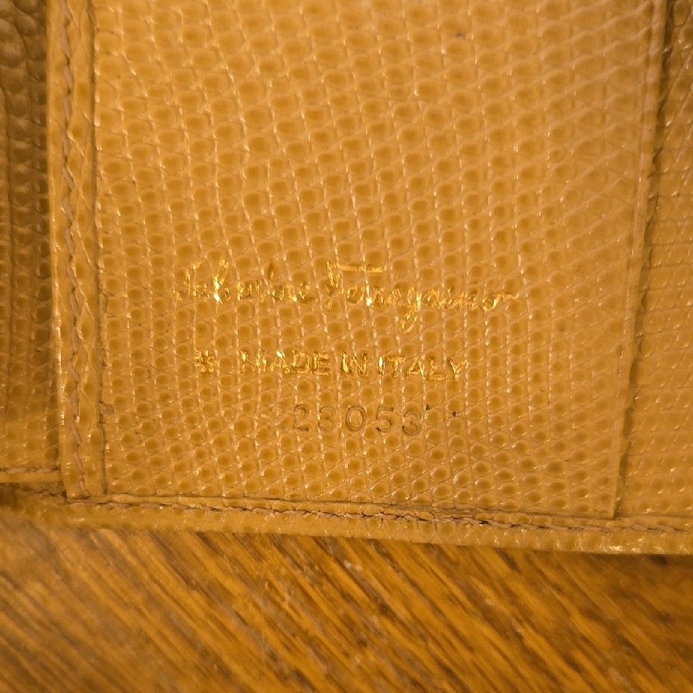 Salvatore Ferragamo/Vintage/Tan Bifold Wallet - Picture 10 of 10